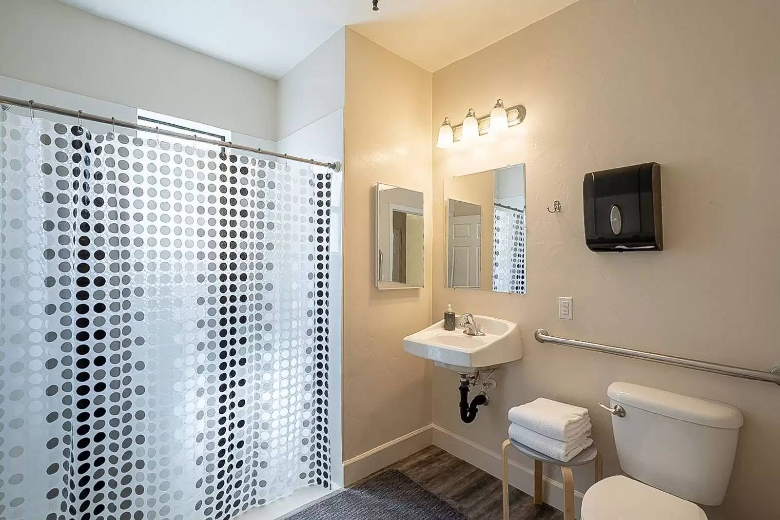 Property Image 100