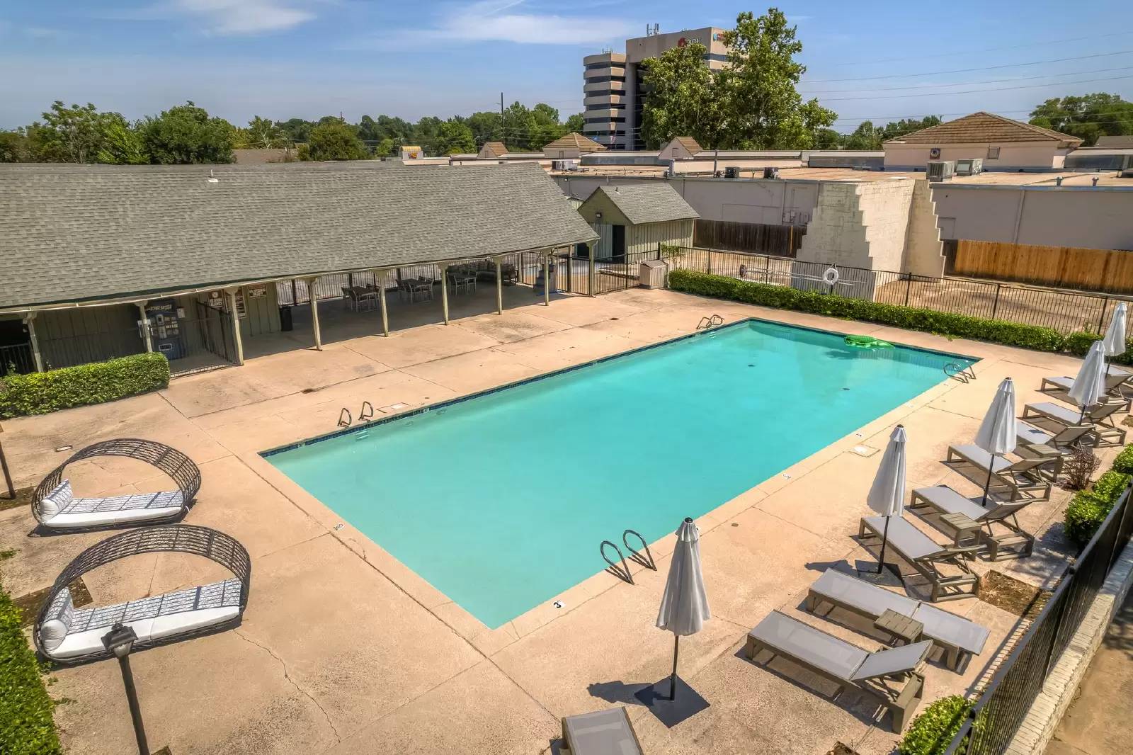 Property Image 100