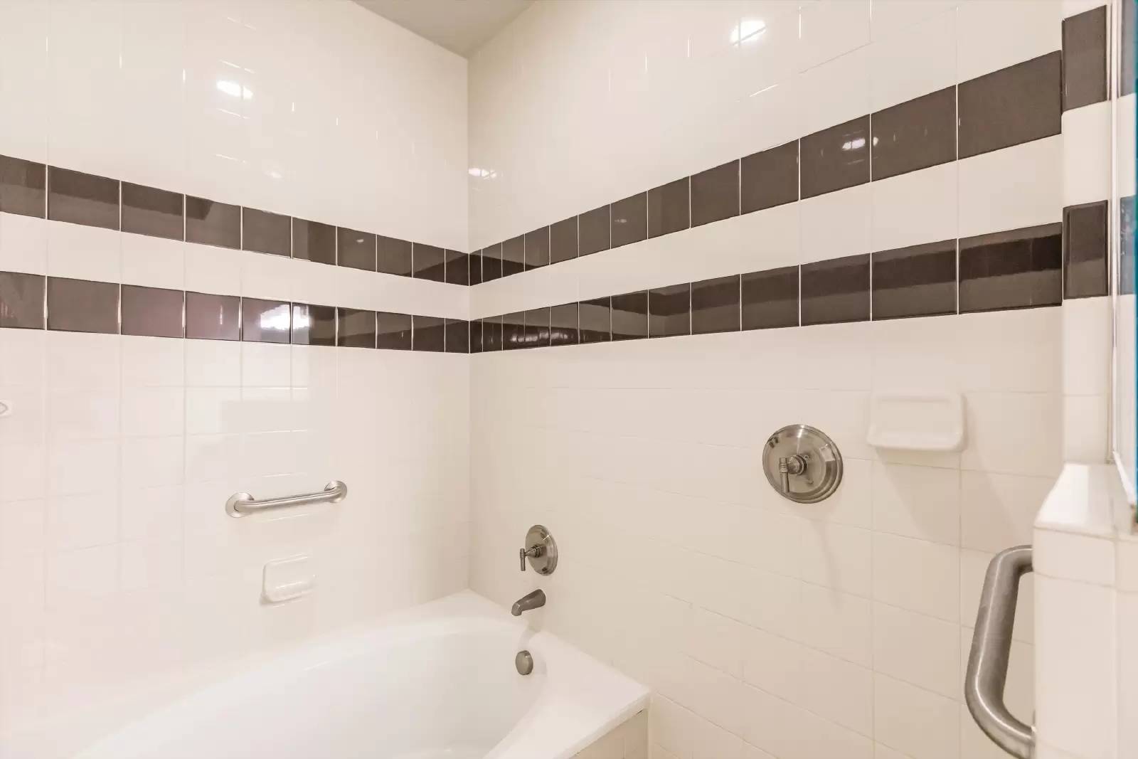 Property Image 100