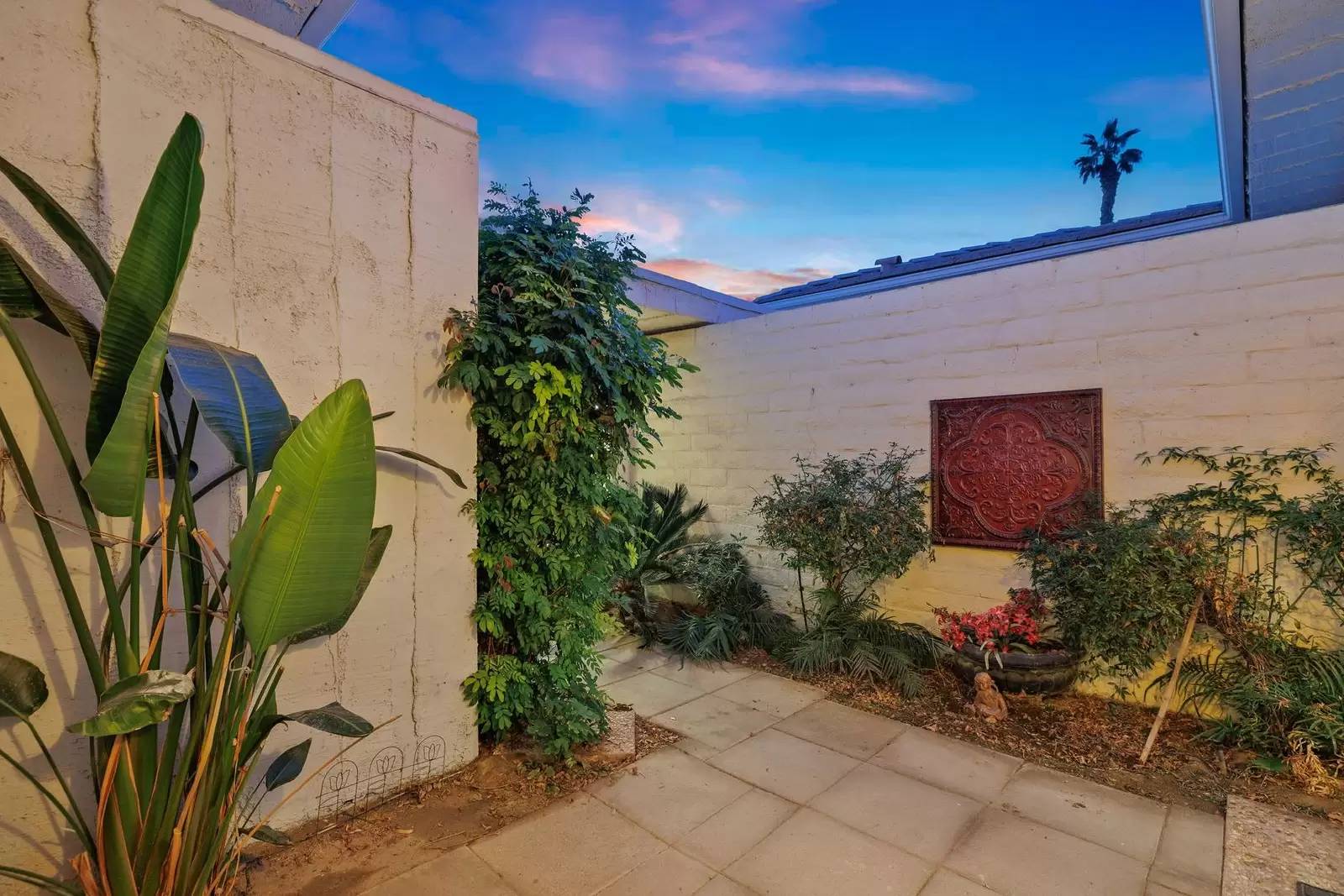 Property Image 100