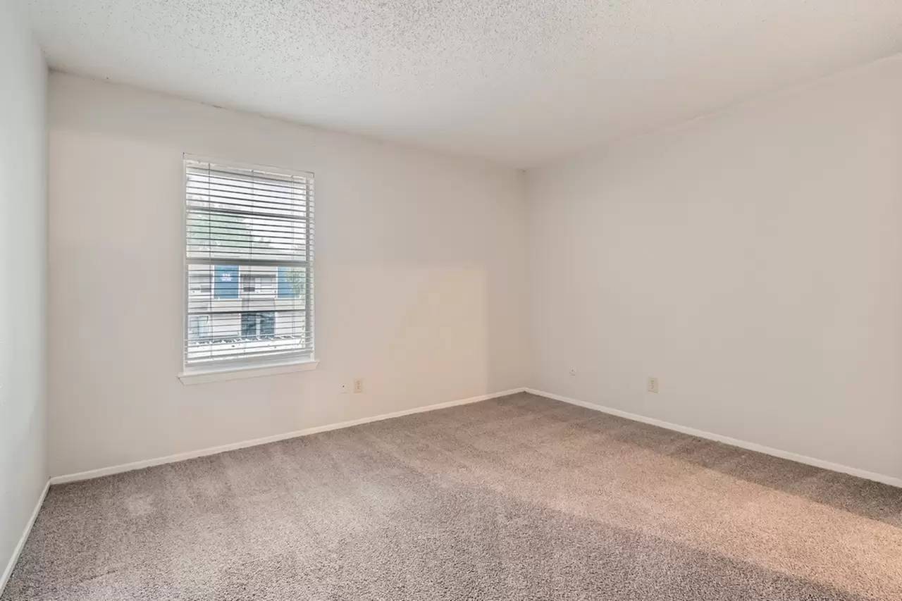 Property Image 100