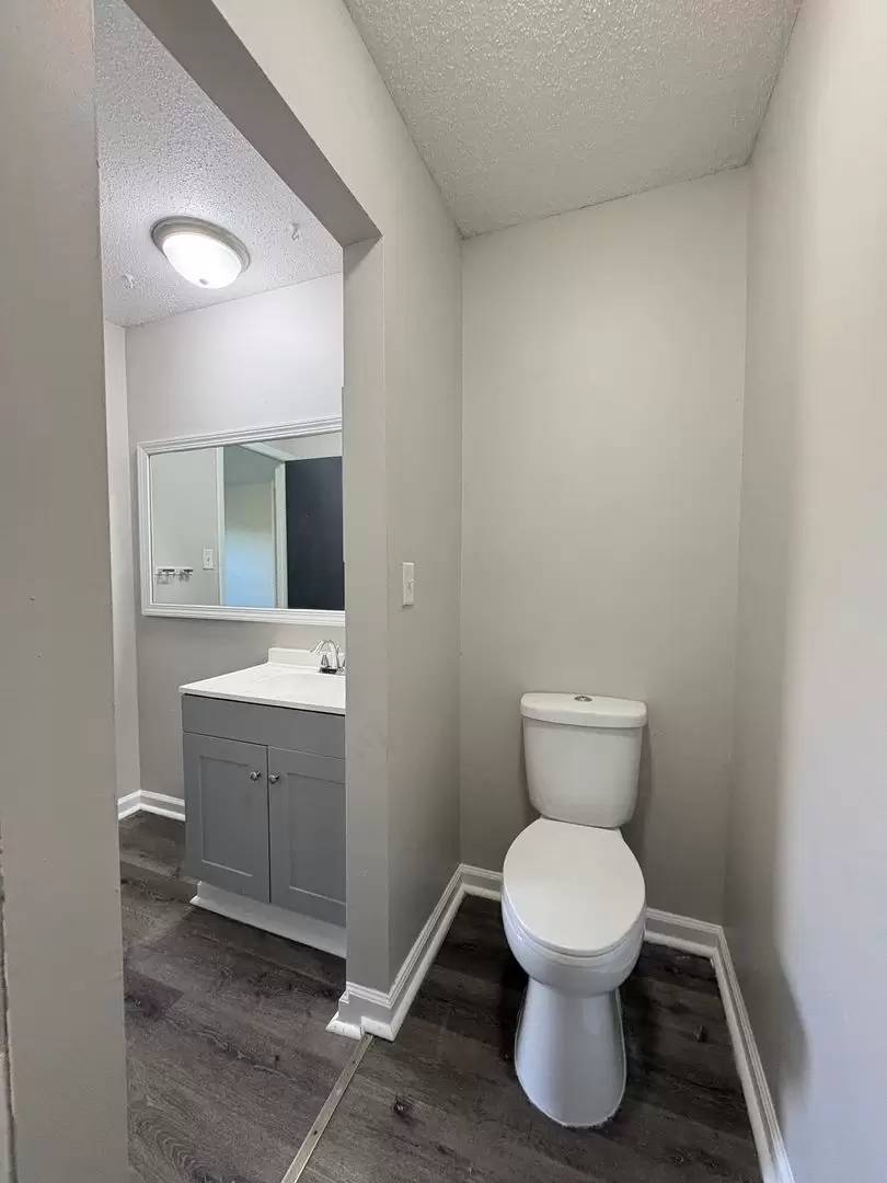 Property Image 100