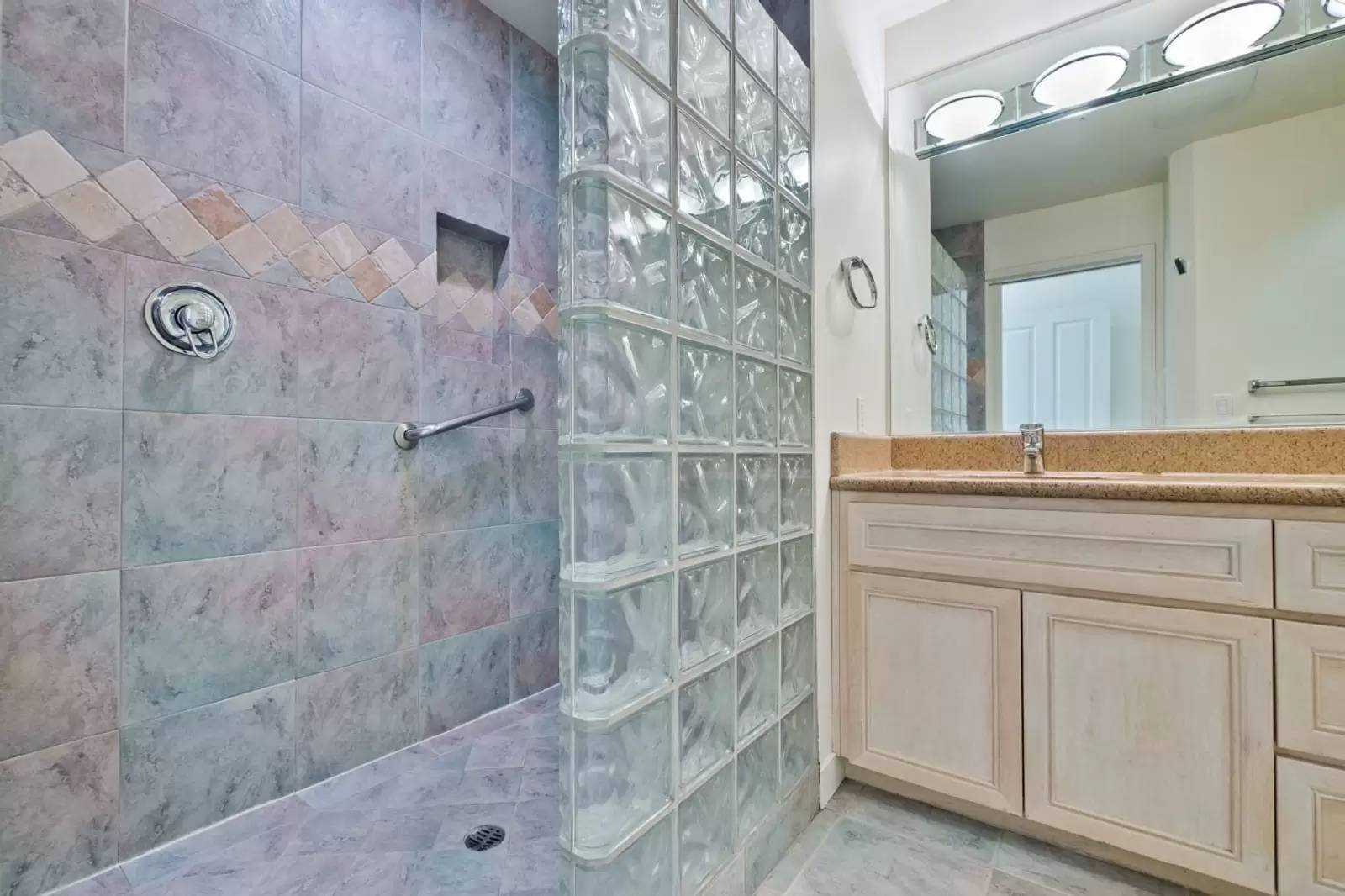 Property Image 100