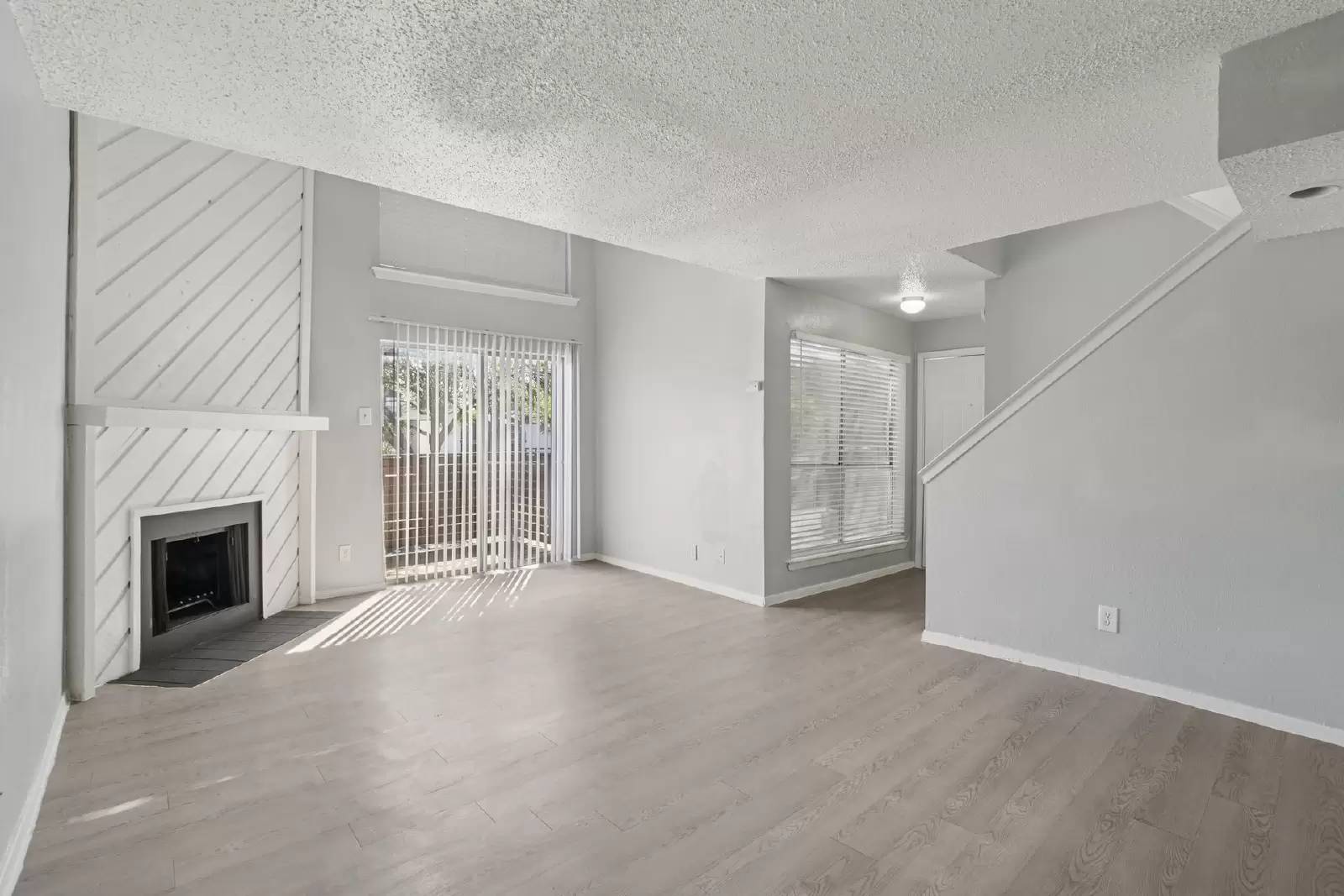 Property Image 100