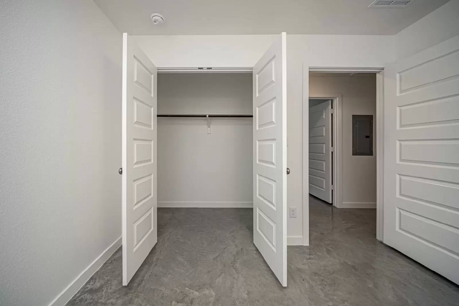 Property Image 100