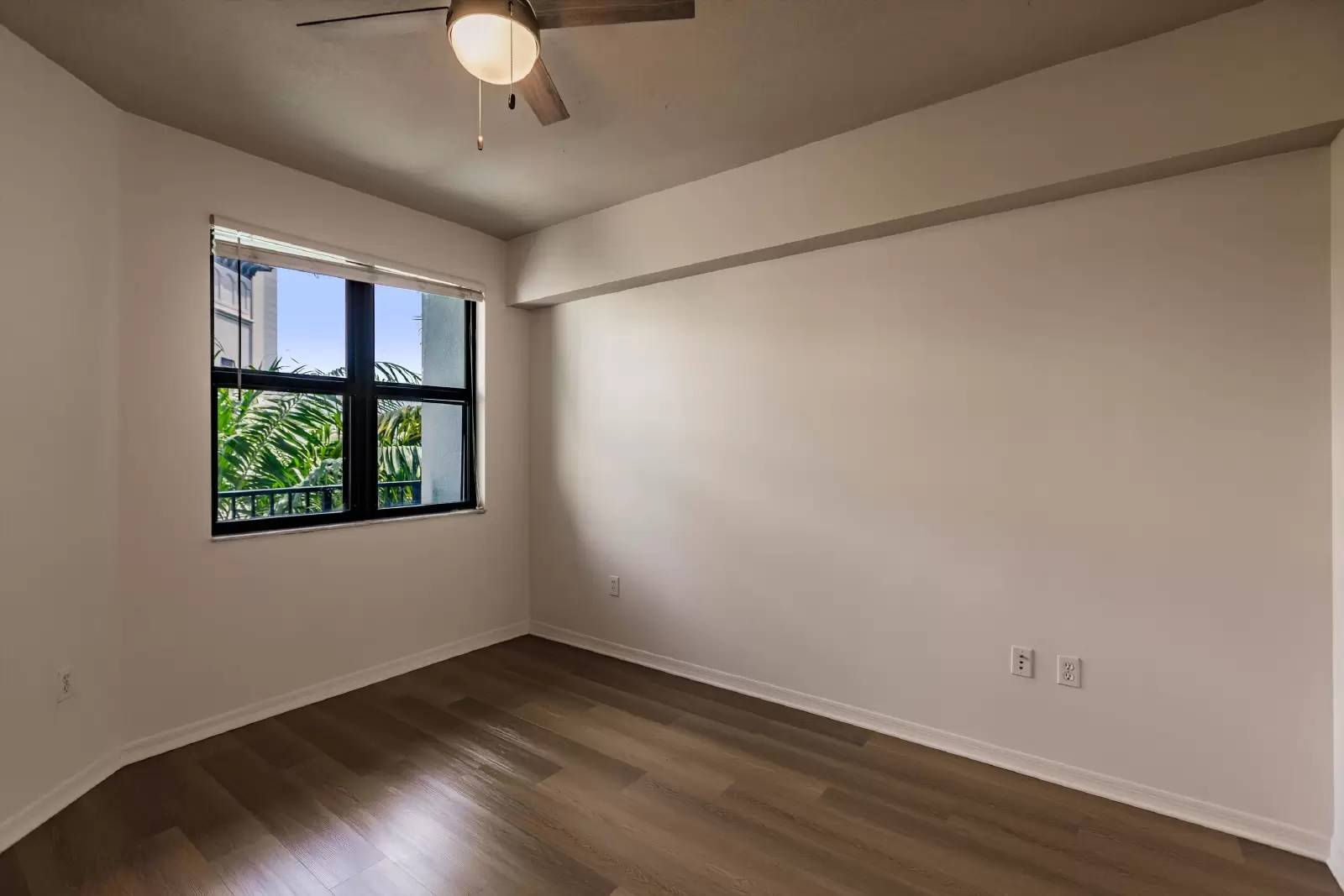 Property Image 100