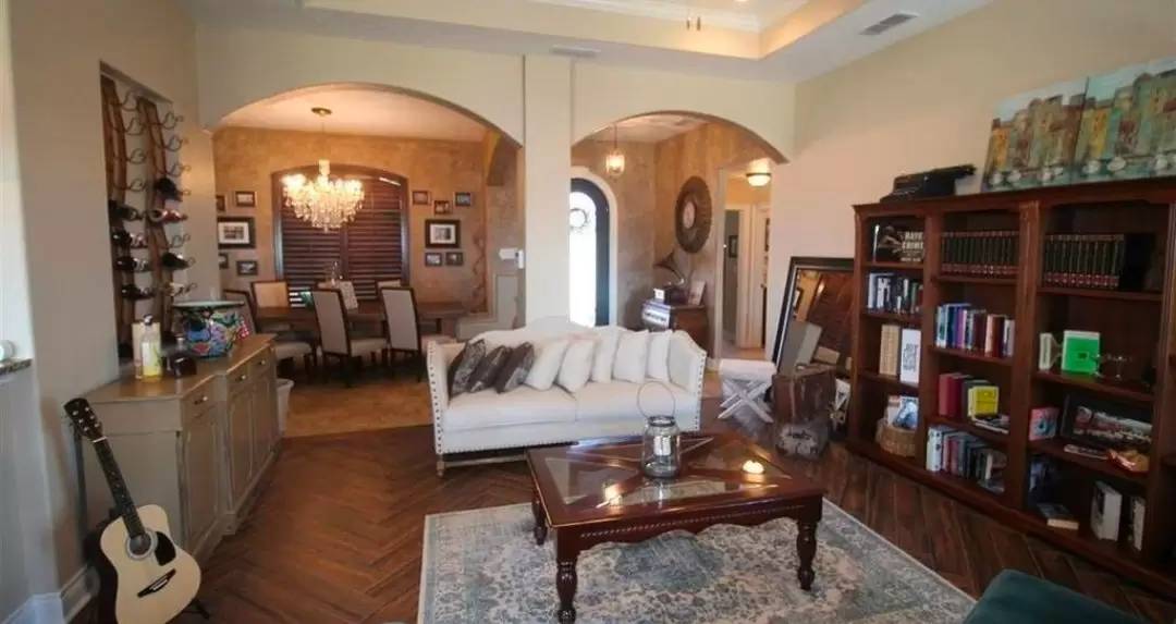 Property Image 4