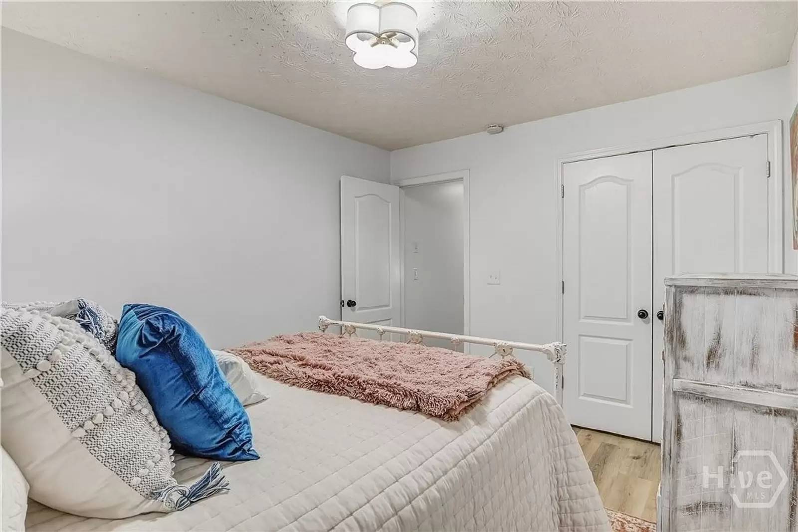 Property Image 100