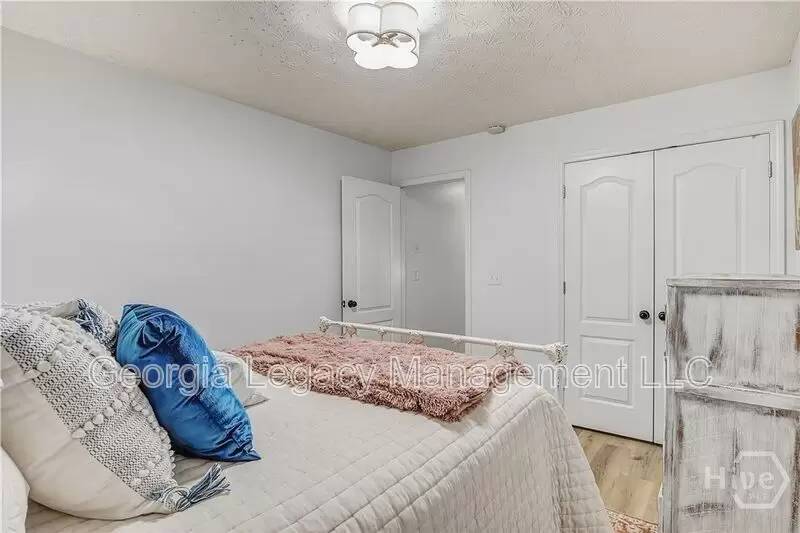 Property Image 100