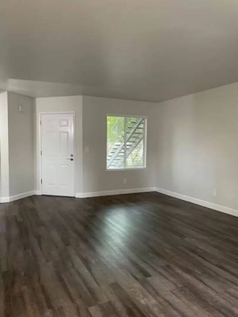 Property Image 100