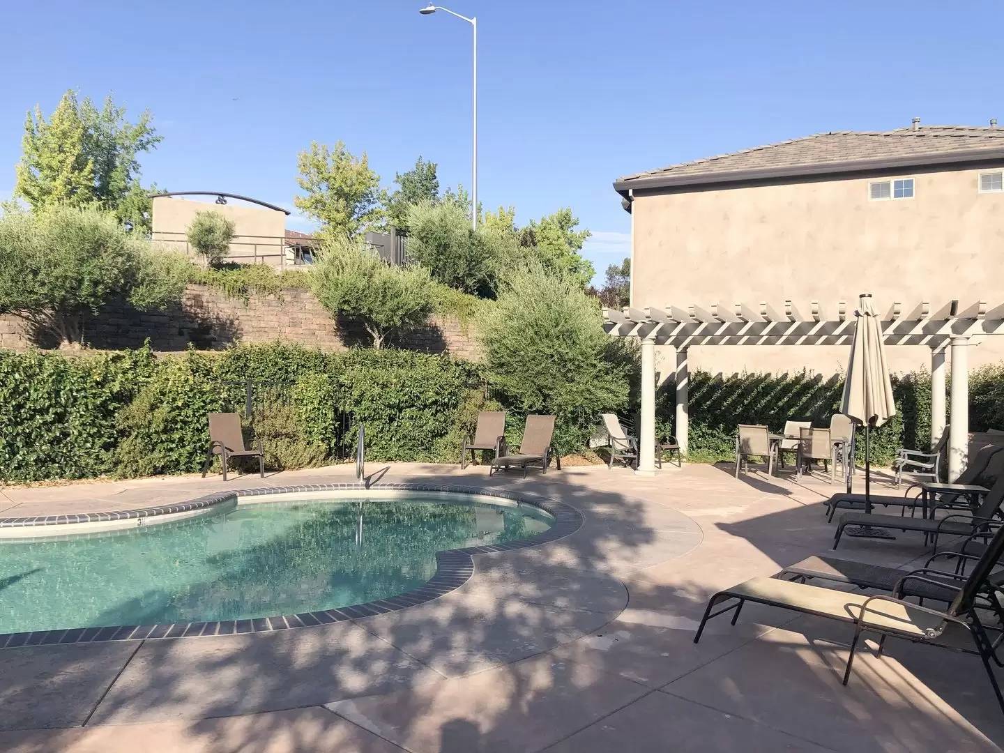 Property Image 100