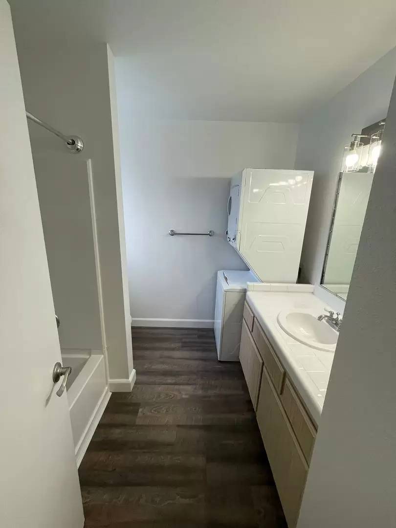 Property Image 100