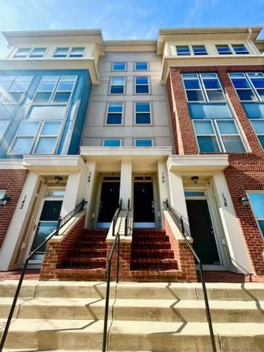Main picture of 140 Copley Cir