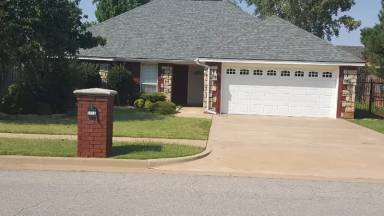 Main picture of 3712 NE Bradford St