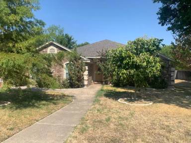 Main picture of 1605 S Roy Reynolds Dr
