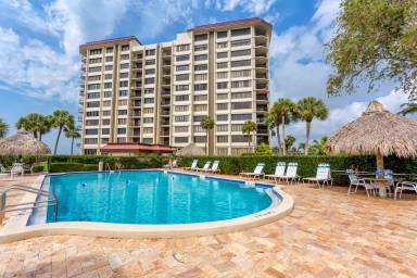 Main picture of 736 Island Way