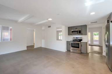 Main picture of 934 E Manhatton Dr