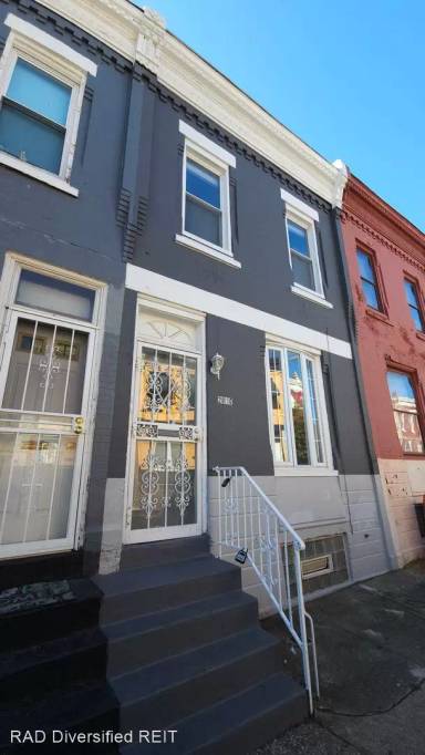 Main picture of 2016 W Boston St