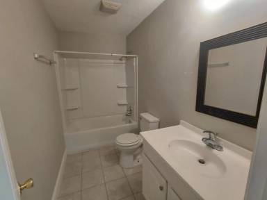 Main picture of 2444 Watson St