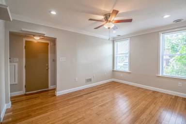 Main picture of 5406 Black St