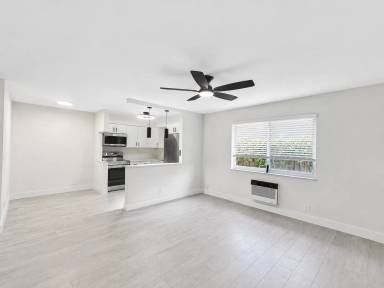 Main picture of 1129 NE 5th Ter