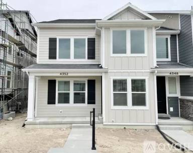 Main picture of Mountain Ridge Townhomes