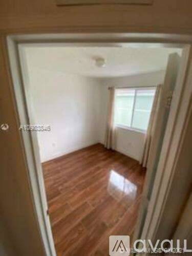 Main picture of 5419 SW 41st St