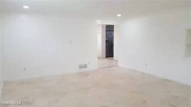 Main picture of 224 SW 14th St