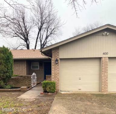 Main picture of 400 Cedar Crest Dr