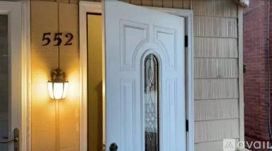 Main picture of 552 Hill St