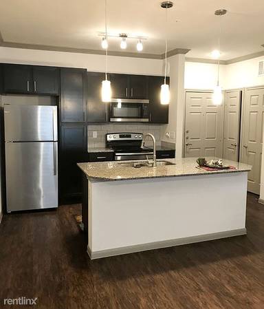 Main picture of 21420 Merchants Way