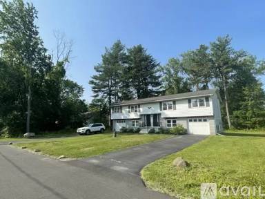 Main picture of 33 Overland Ave