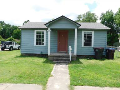 Main picture of 2102 Savannah St