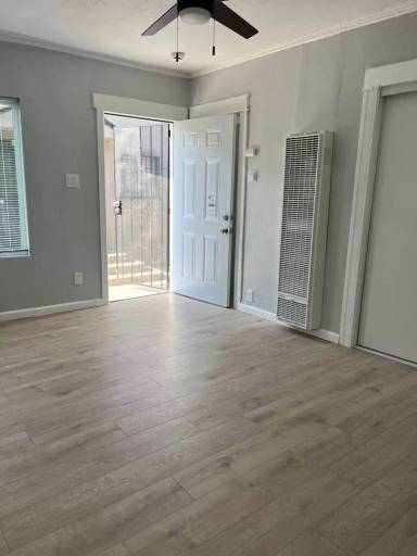 Main picture of 8013 S Hoover St