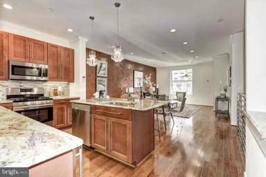 Main picture of 126 Quincy Pl NE