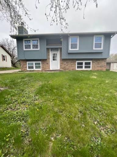 Main picture of 2000 E Hughes Ave