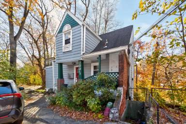 Main picture of 700 1/2 Chaney Dr