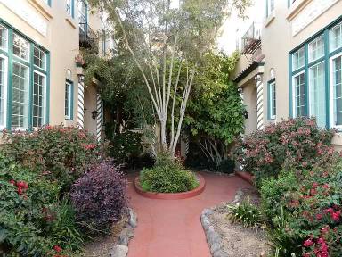 Main picture of 734-736-738 Alcatraz Ave
