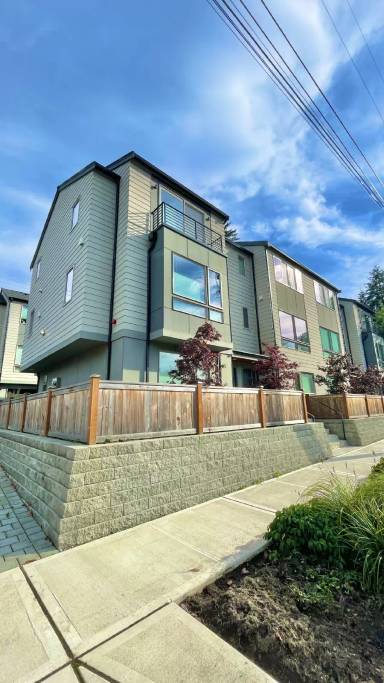 Main picture of 18016 7th Ave Unit E Shoreline WA 98155 ACL