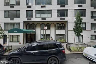 Main picture of 920 Park Ave