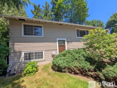 Main picture of 13702 NE 83rd St