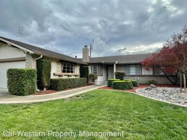 Main picture of 20940 Pepper Tree Ln