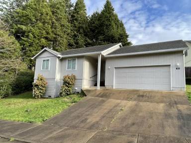 Main picture of 1694 SE Mast Ave