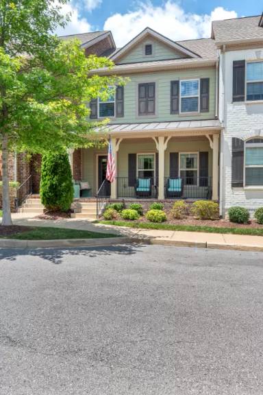 Main picture of 526 Vintage Green Ln