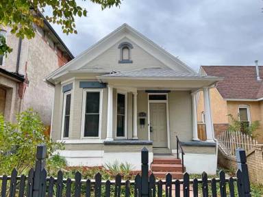 Main picture of 1071 Lipan St
