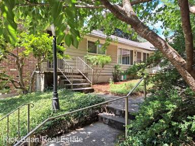 Main picture of 2741 SW Troy St