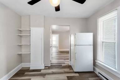 Main picture of 615 Monroe St