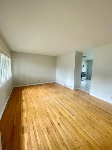 Main picture of 9232 Ames Ave