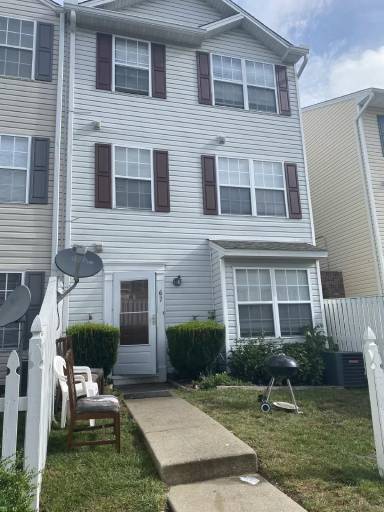 Main picture of 67 Royalty Cir