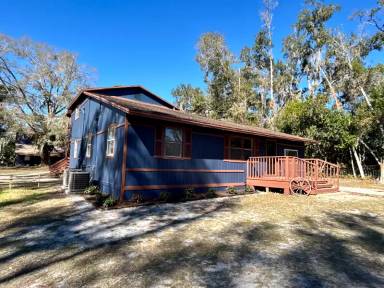 Main picture of 18812 Carr Dr